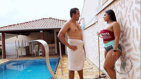 Fui pega me masturbando na piscina e no final dei pro meu patrão