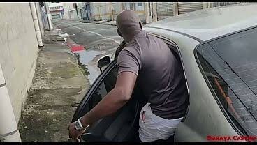 Comi a morena gostosa rabuda dentro do carro no pelo com tesão