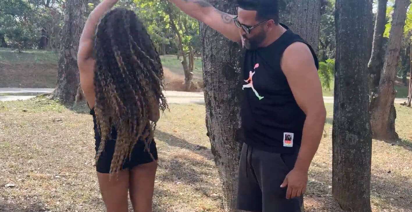 Encontrando a mulata gostosa no parque pra fuder no pelo