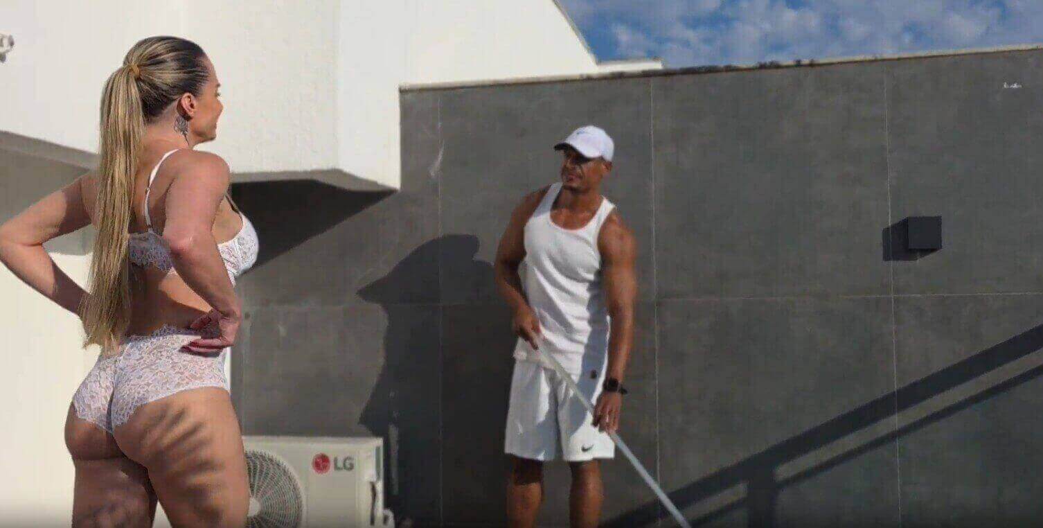 Patroa gostosa querendo dar chamou o piscineiro negão pra fuder